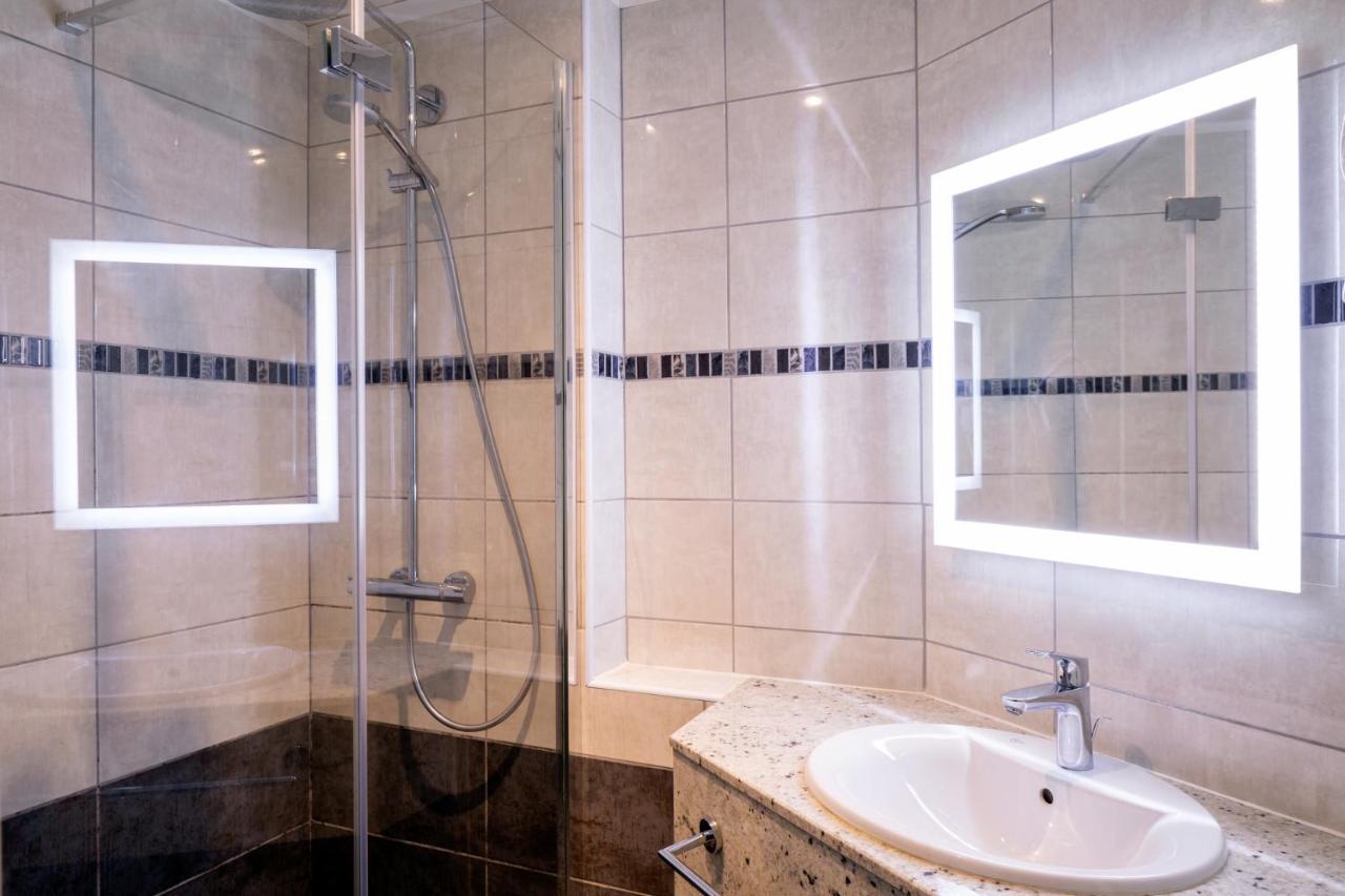 Hotel Du Commerce Spa Сен-Годан Екстер'єр фото
